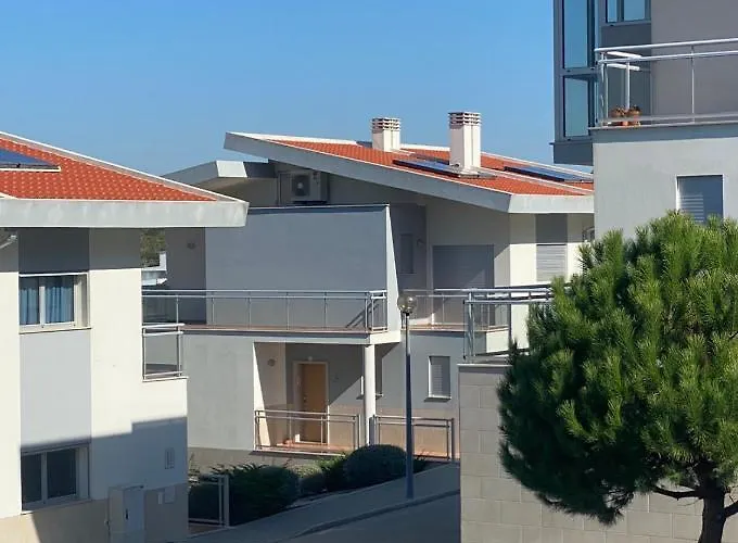 Vila With Views Over The Atlantic Ocean And Swimming Pool Famalicão