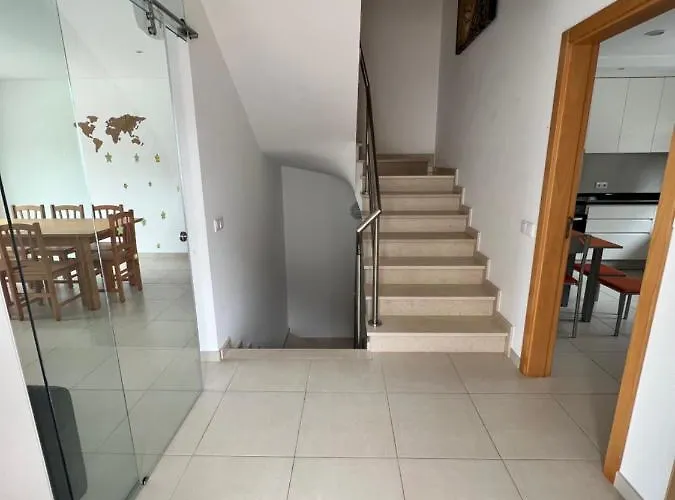 With Views Over The Atlantic Ocean And Swimming Pool Vila *